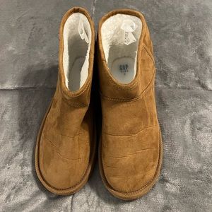 NWOT, Gap Kids Ugg-Style Boots, Size 5